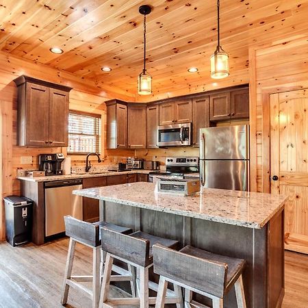 Gatlinburg Cabin With Private Hot Tub By Staycating Kültér fotó