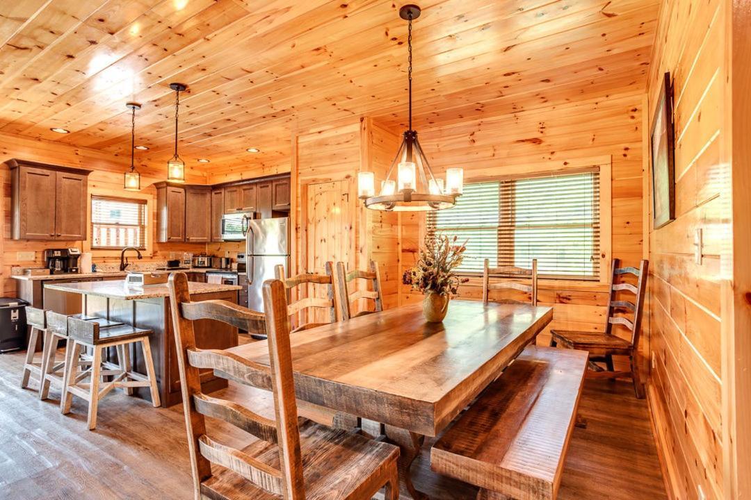 Gatlinburg Cabin With Private Hot Tub By Staycating Kültér fotó