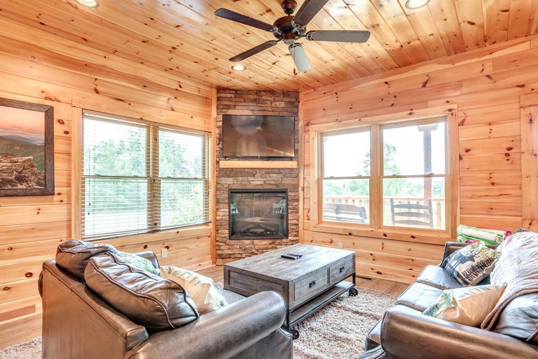 Gatlinburg Cabin With Private Hot Tub By Staycating Kültér fotó