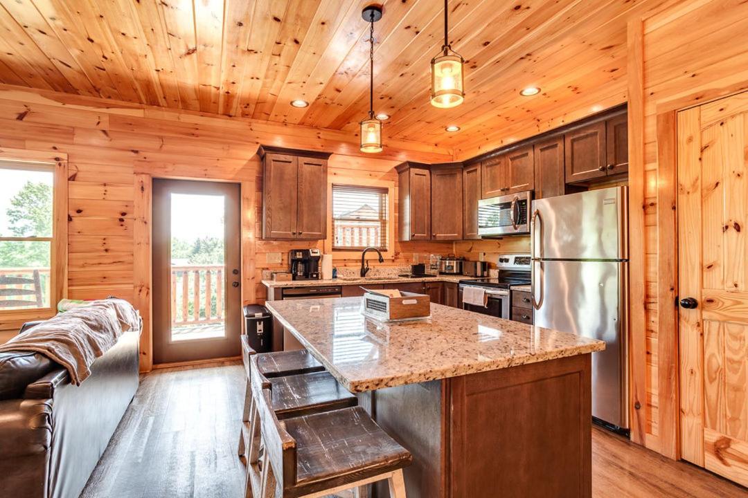 Gatlinburg Cabin With Private Hot Tub By Staycating Kültér fotó