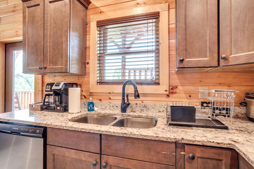 Gatlinburg Cabin With Private Hot Tub By Staycating Kültér fotó