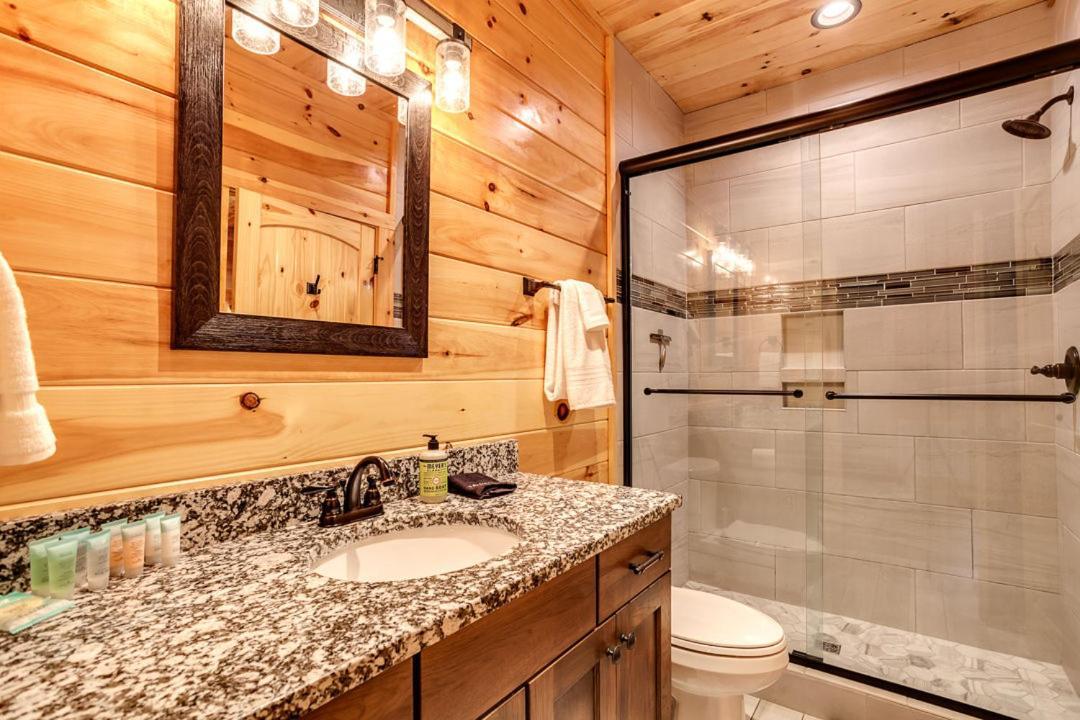 Gatlinburg Cabin With Private Hot Tub By Staycating Kültér fotó