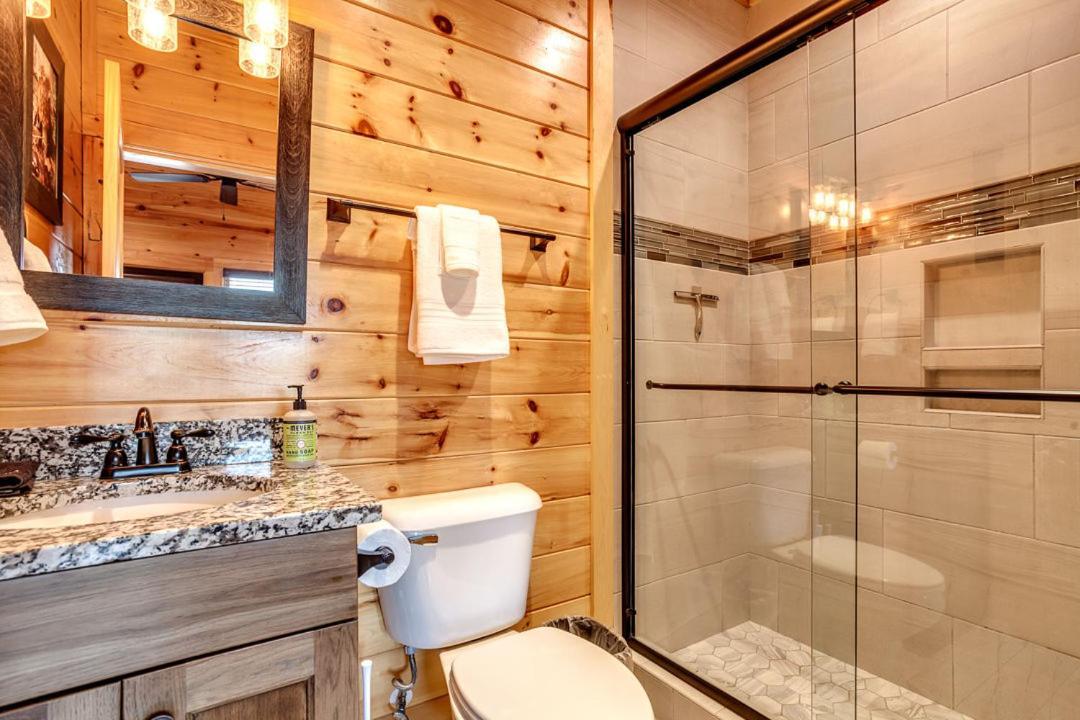 Gatlinburg Cabin With Private Hot Tub By Staycating Kültér fotó