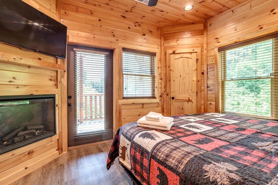 Gatlinburg Cabin With Private Hot Tub By Staycating Kültér fotó